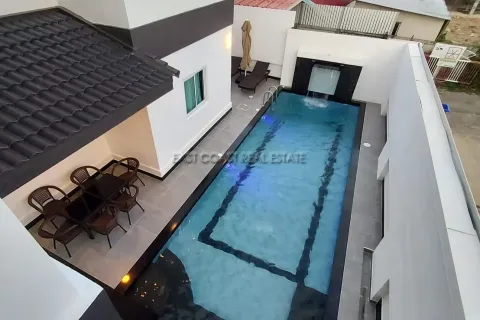 Casa de 6 dormitorios en Pattaya, Tailandia № 212155 - foto 10