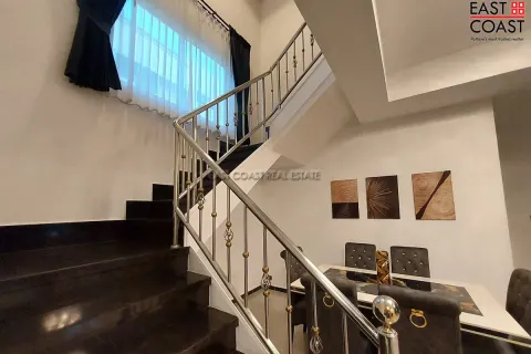Casa de 6 dormitorios en Pattaya, Tailandia № 212155 - foto 4