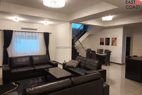 Casa de 6 dormitorios en Pattaya, Tailandia № 212155 - foto 17