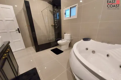 Casa de 6 dormitorios en Pattaya, Tailandia № 212155 - foto 5