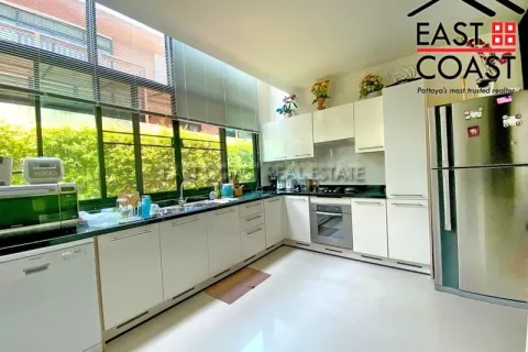 Casa de 4 dormitorios en Pattaya, Tailandia № 212156 - foto 12