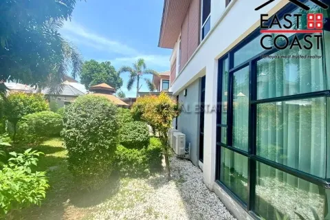 Casa de 4 dormitorios en Pattaya, Tailandia № 212156 - foto 2