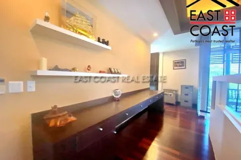Casa de 4 dormitorios en Pattaya, Tailandia № 212156 - foto 17