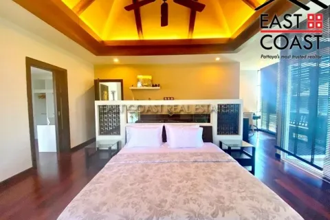Casa de 4 dormitorios en Pattaya, Tailandia № 212156 - foto 14
