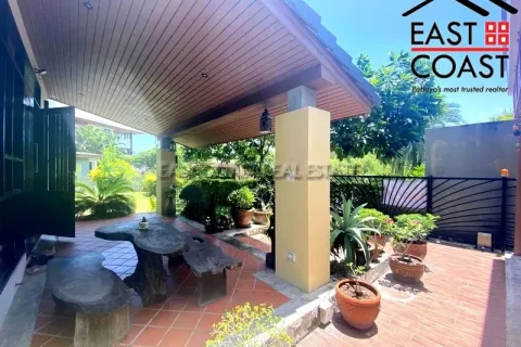 Casa de 4 dormitorios en Pattaya, Tailandia № 212156 - foto 4