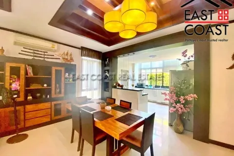 Casa de 4 dormitorios en Pattaya, Tailandia № 212156 - foto 13