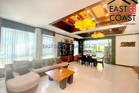Casa de 4 dormitorios en Pattaya, Tailandia № 212156 - foto 7