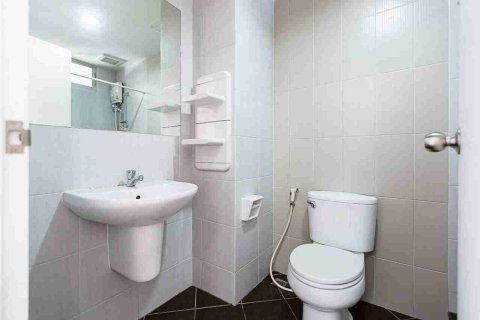 Condo in Bangkok, Thailand, 2 bedrooms  № 183574 - photo 5
