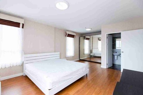 Condo in Bangkok, Thailand, 2 bedrooms  № 183574 - photo 8