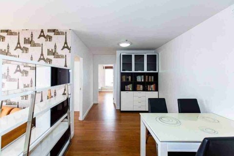 Condo in Bangkok, Thailand, 2 bedrooms  № 183574 - photo 6
