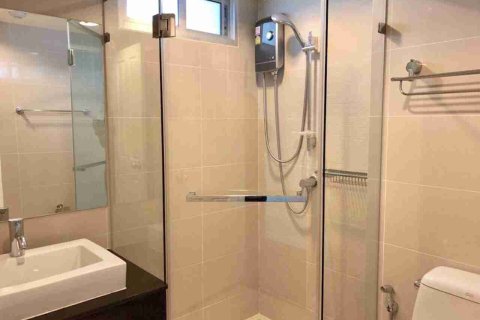 Condo in Bangkok, Thailand, 2 bedrooms  № 183577 - photo 15