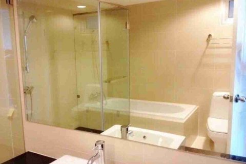 Condo in Bangkok, Thailand, 2 bedrooms  № 183577 - photo 13