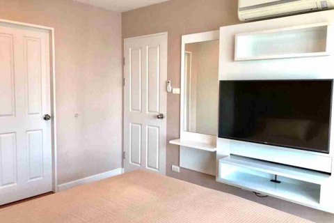 Condo in Bangkok, Thailand, 2 bedrooms  № 183577 - photo 11
