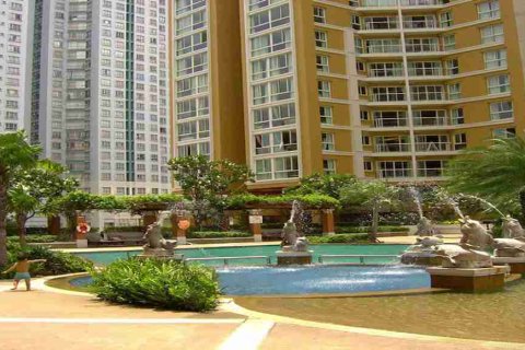 Condo in Thonburi, Bangkok, Thailand, 2 bedrooms  № 183578 - photo 2