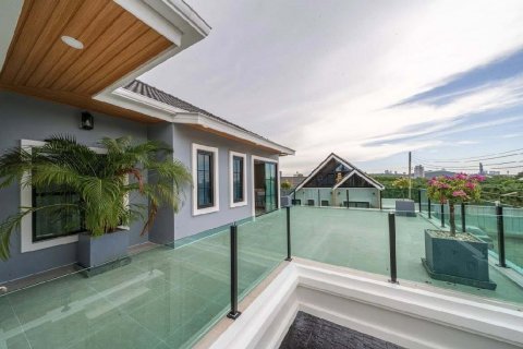 Villa in Pattaya, Thailand 6 bedrooms № 139575 - photo 8