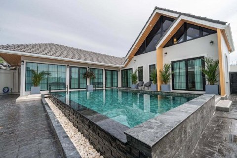 Villa in Pattaya, Thailand 6 bedrooms № 139575 - photo 17