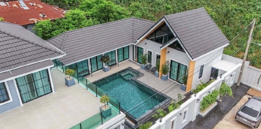 Villa in Pattaya, Thailand 6 bedrooms № 139575