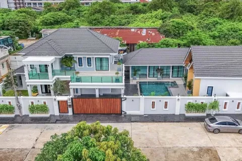 Villa in Pattaya, Thailand 6 bedrooms № 139575 - photo 18