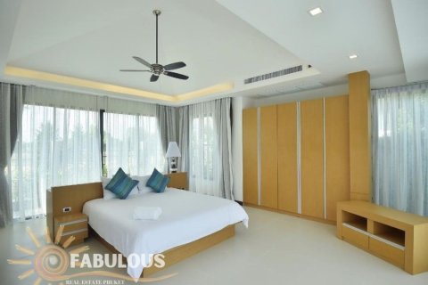 Villa in Bang Tao, Thailand 3 bedrooms № 179475 - photo 2