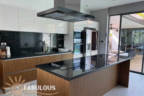 Villa in Bang Tao, Thailand 3 bedrooms № 179475 - photo 11