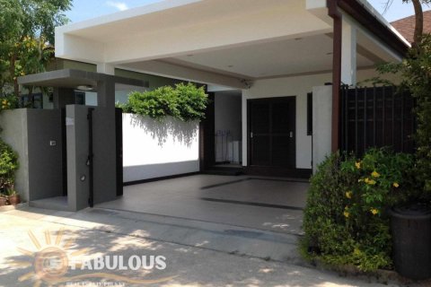 Villa in Bang Tao, Thailand 3 bedrooms № 179475 - photo 5