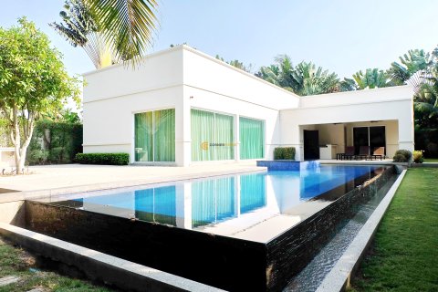 Studio in Pattaya, Thailand № 198739