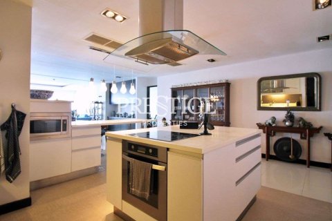 Condo in Pattaya, Thailand, 3 bedrooms № 198737 - photo 9