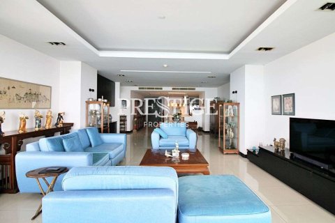 Condo in Pattaya, Thailand, 3 bedrooms № 198737 - photo 2