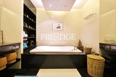 Condo in Pattaya, Thailand, 3 bedrooms № 198737 - photo 14