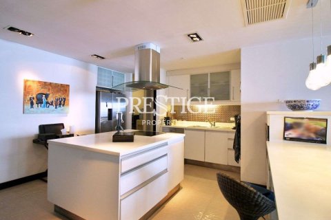 Condo in Pattaya, Thailand, 3 bedrooms № 198737 - photo 8
