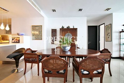 Condo in Pattaya, Thailand, 3 bedrooms № 198737 - photo 5
