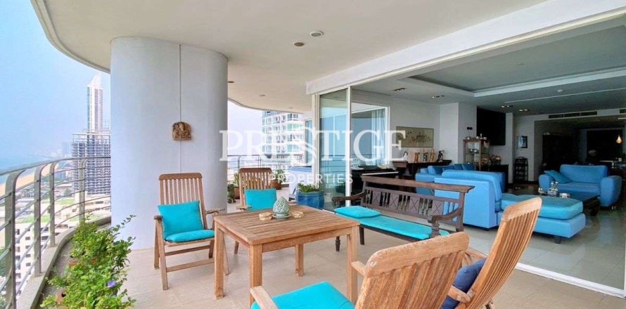 Condo in Pattaya, Thailand, 3 bedrooms № 198737
