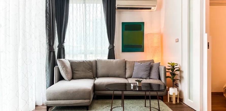 Studio in the Condo in Khlong Toei, Bangkok, Thailand  № 160882