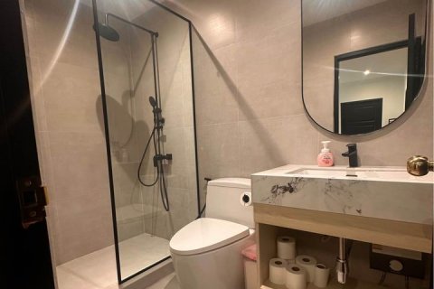 Condo in Bangkok, Thailand, 3 bedrooms  № 143224 - photo 15