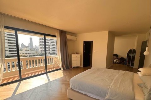 Condo in Bangkok, Thailand, 3 bedrooms  № 143224 - photo 9