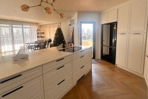 Condo in Bangkok, Thailand, 3 bedrooms  № 143224 - photo 4