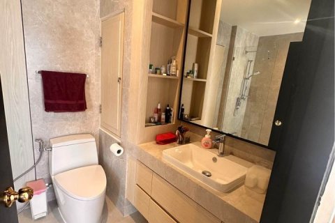 Condo in Bangkok, Thailand, 3 bedrooms  № 143224 - photo 16