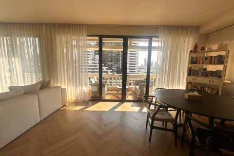 Condo in Bangkok, Thailand, 3 bedrooms  № 143224 - photo 1