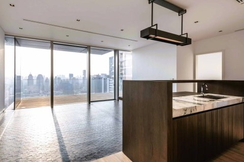 Condo in Bangkok, Thailand, 3 bedrooms  № 180864 - photo 2