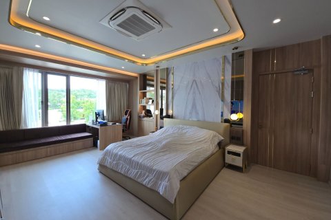 Villa in Phuket, Thailand 4 bedrooms № 160272 - photo 15