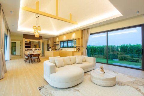Villa in Pran Buri, Thailand 3 bedrooms № 176793 - photo 6