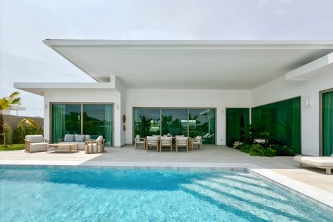 Villa in Pran Buri, Thailand 3 bedrooms № 176792 - photo 2