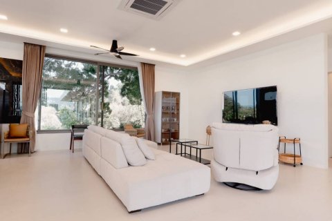 Villa in Surat Thani, Thailand 4 bedrooms № 176794 - photo 8