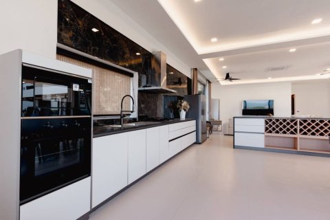 Villa in Surat Thani, Thailand 4 bedrooms № 176794 - photo 10