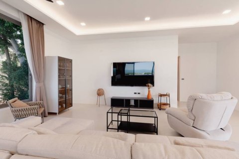Villa in Surat Thani, Thailand 4 bedrooms № 176794 - photo 9