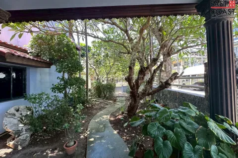 Casa de 5 dormitorios en Pattaya, Tailandia № 213076 - foto 8