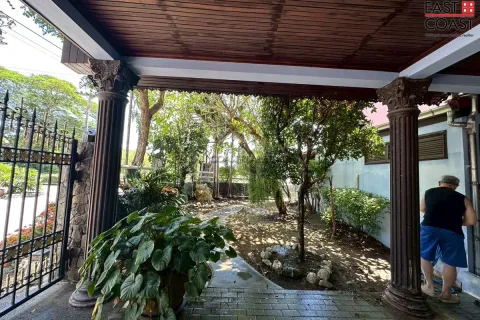 Casa de 5 dormitorios en Pattaya, Tailandia № 213076 - foto 10