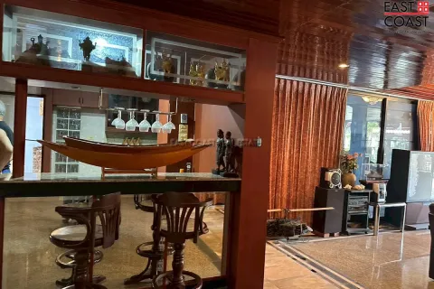 Casa de 5 dormitorios en Pattaya, Tailandia № 213076 - foto 12