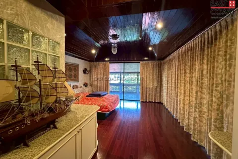 Casa de 5 dormitorios en Pattaya, Tailandia № 213076 - foto 18
