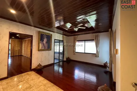 Casa de 5 dormitorios en Pattaya, Tailandia № 213076 - foto 20
